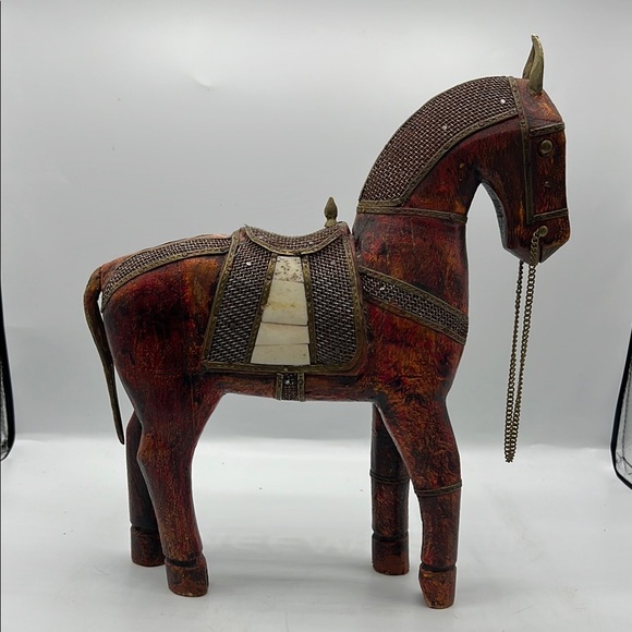 Beautiful Majestic Carved Wooden Horse Figurine 12” Tall with Rein & Saddle - Picture 6 of 13